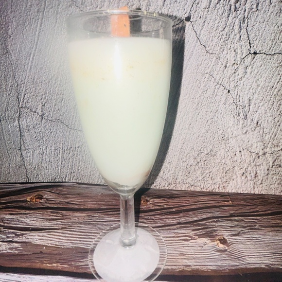 Vanilla Dream Homemade Candle Standard 12-14” Wine glass - Picture 3 of 6